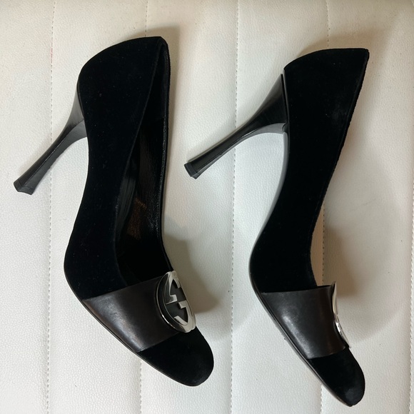 GUCCI Black Velvet Pumps with Large GG Emblem - Size 7 1/2 - Picture 4 of 5